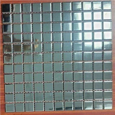 Mosaikfliesen aus Porzellan und Metall